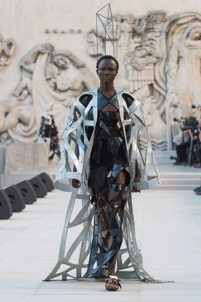 Look 37
